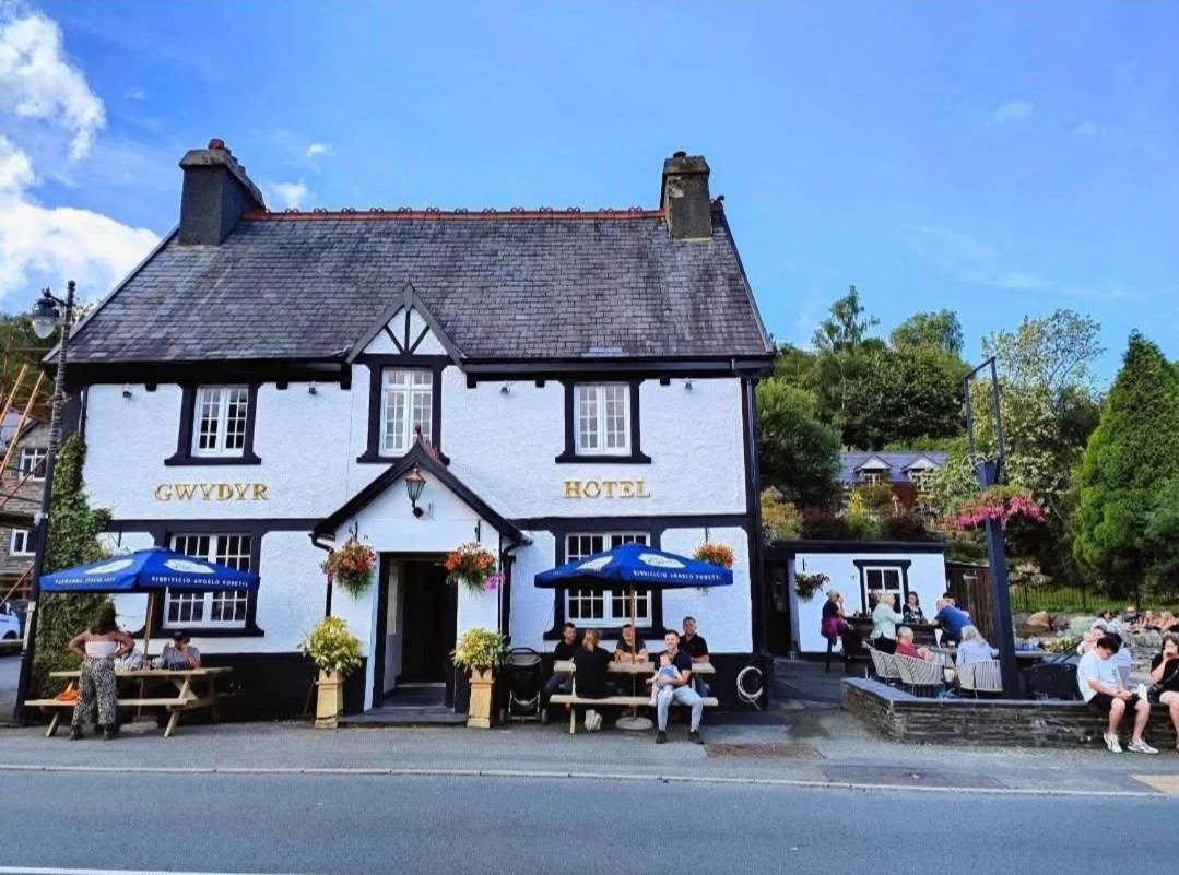 Y Gwydyr Hotel - Dolwyddelan Dış mekan fotoğraf