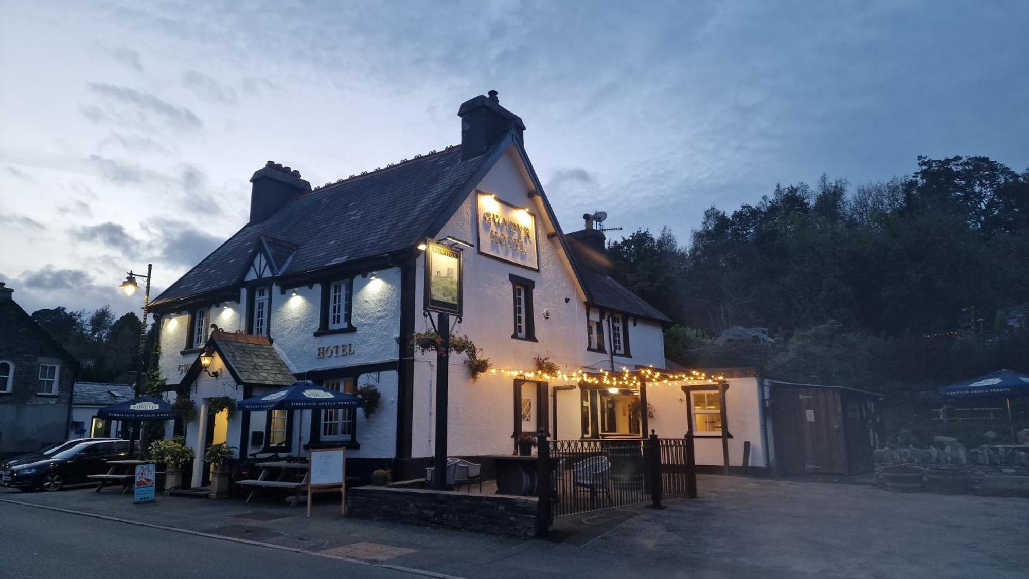 Y Gwydyr Hotel - Dolwyddelan Dış mekan fotoğraf