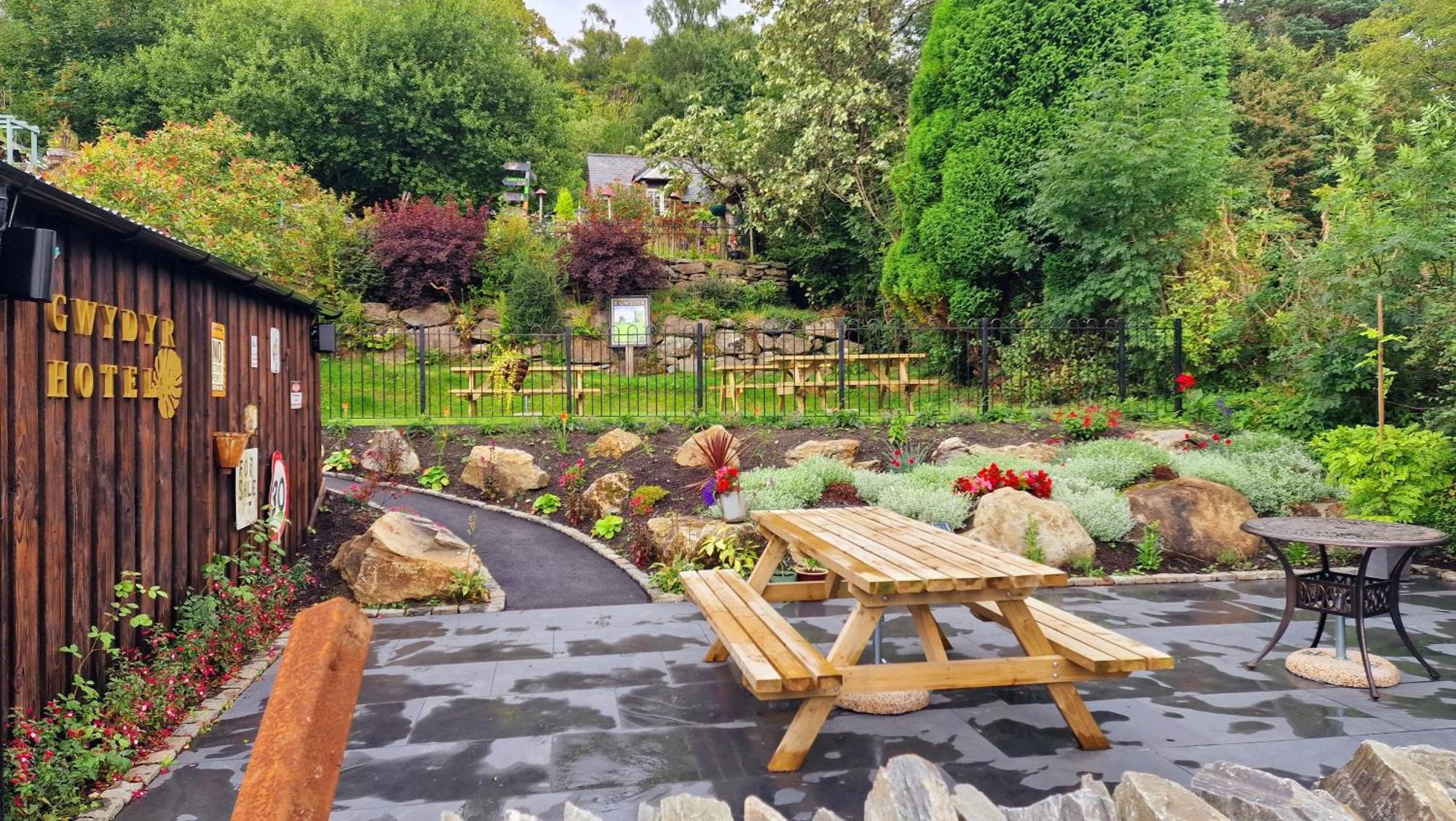 Y Gwydyr Hotel - Dolwyddelan Dış mekan fotoğraf
